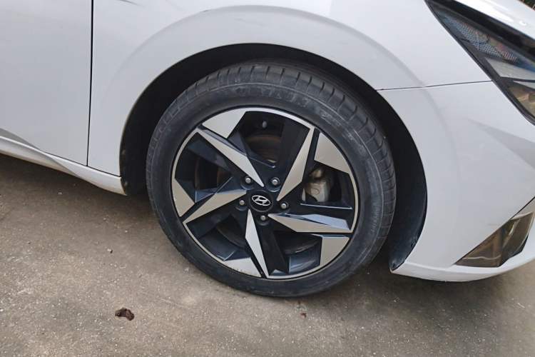 Used Hyundai Elantra 2021 1.5L CVT LUX Prestige Edition Right Front Wheel Hub