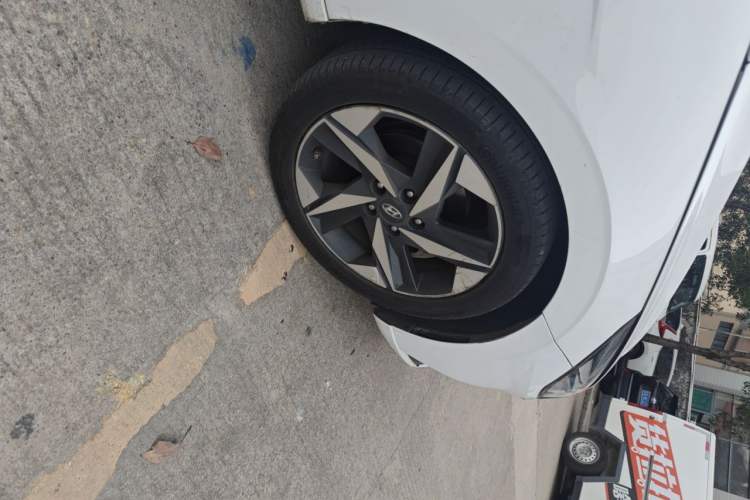 Used Hyundai Elantra 2021 1.5L CVT GLX Elite Edition Right Front Wheel Hub
