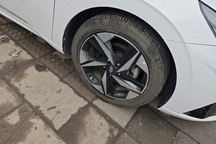 Used Hyundai Elantra 2021 1.5L CVT LUX Prestige Edition Right Front Wheel Hub
