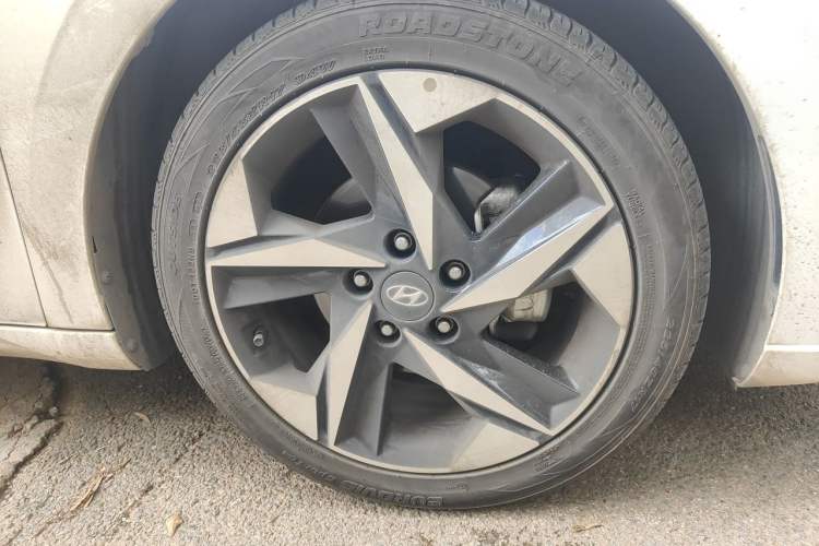 Used Hyundai Elantra 2021 1.5L CVT LUX Prestige Edition Right Front Wheel Hub