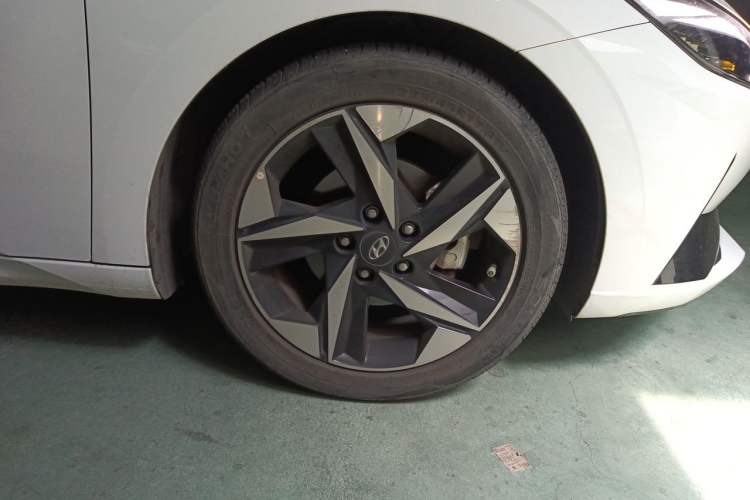 Used Hyundai Elantra 2021 1.5L CVT LUX Prestige Edition Right Front Wheel Hub