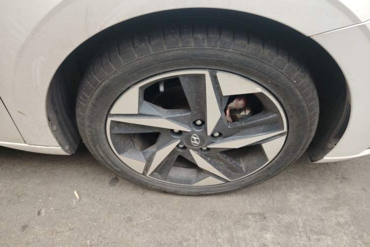 Used Hyundai Elantra 2021 1.5L CVT LUX Prestige Edition Right Front Wheel Hub