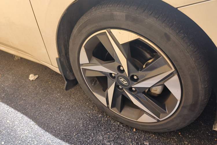 Used Hyundai Elantra 2021 1.5L CVT LUX Prestige Edition Right Front Wheel Hub
