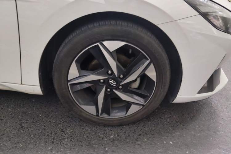 Used Hyundai Elantra 2021 1.5L CVT LUX Prestige Edition Right Front Wheel Hub