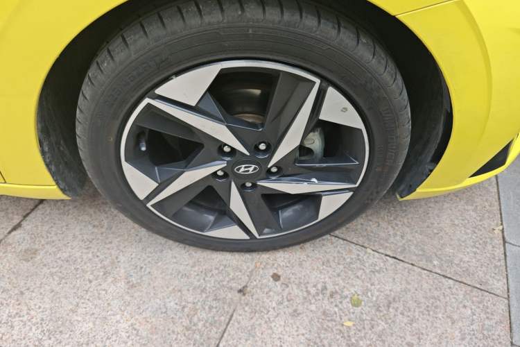 Used Hyundai Elantra 2021 1.5L CVT LUX Prestige Edition Right Front Wheel Hub
