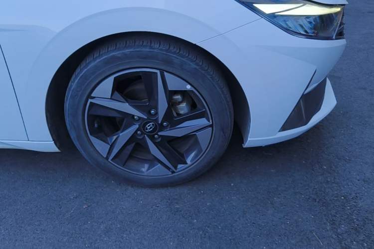 Used Hyundai Elantra 2021 1.5L CVT LUX Prestige Edition Right Front Wheel Hub