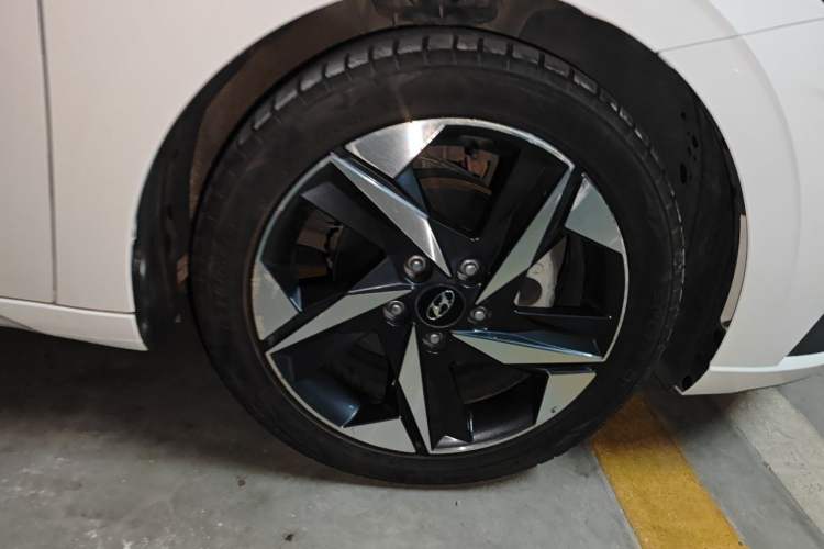 Used Hyundai Elantra 2021 1.5L CVT LUX Prestige Edition Right Front Wheel Hub