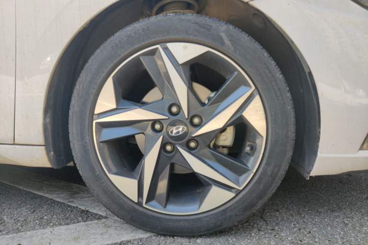 Used Hyundai Elantra 2021 1.5L CVT LUX Prestige Edition Right Front Wheel Hub