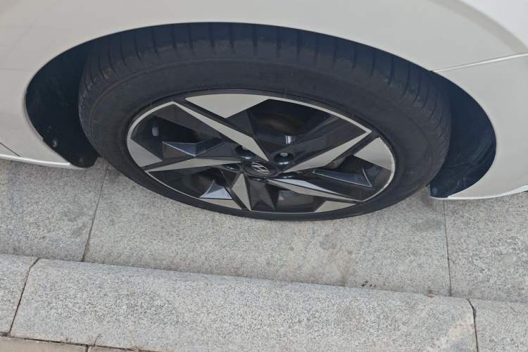 Used Hyundai Elantra 2021 1.5L CVT LUX Prestige Edition Right Front Wheel Hub
