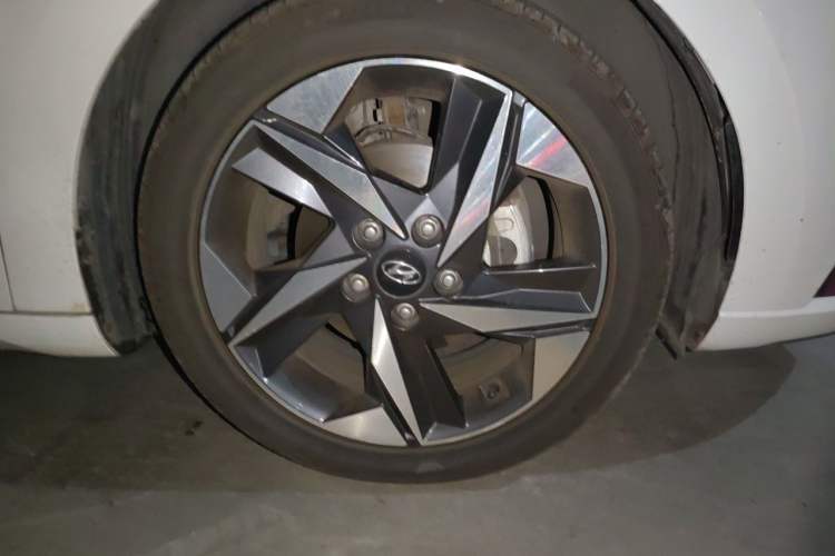 Used Hyundai Elantra 2021 1.5L CVT LUX Prestige Edition Right Front Wheel Hub
