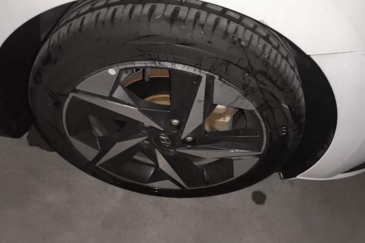 Used Hyundai Elantra 2021 1.5L CVT LUX Prestige Edition Right Front Wheel Hub