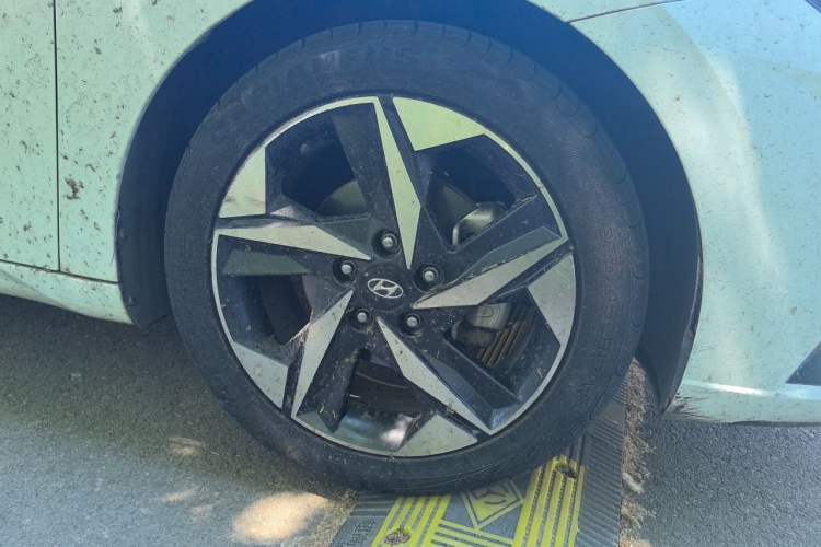 Used Hyundai Elantra 2021 1.5L CVT GLX Elite Edition Right Front Wheel Hub