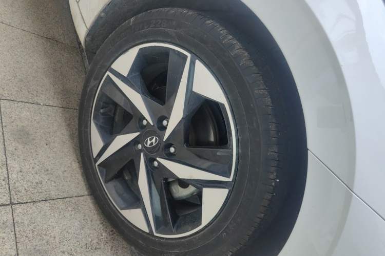 Used Hyundai Elantra 2021 1.5L CVT GLX Elite Edition Right Front Wheel Hub
