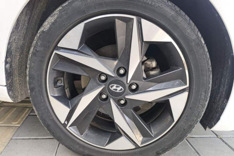 Used Hyundai Elantra 2021 1.5L CVT LUX Prestige Edition Right Front Wheel Hub