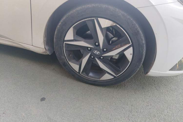 Used Hyundai Elantra 2021 1.5L CVT LUX Prestige Edition Right Front Wheel Hub