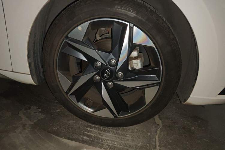 Used Hyundai Elantra 2021 1.5L CVT LUX Prestige Edition Right Front Wheel Hub