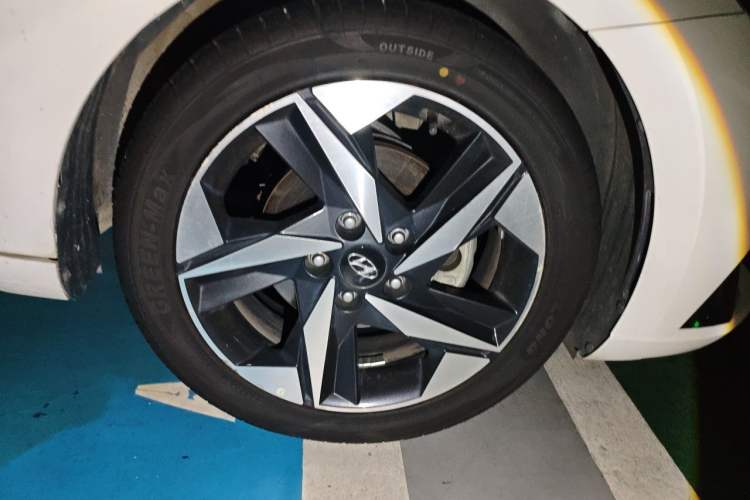 Used Hyundai Elantra 2021 1.5L CVT GLX Elite Edition Right Front Wheel Hub