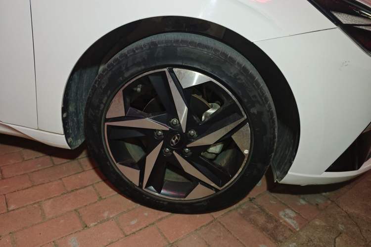 Used Hyundai Elantra 2021 1.5L CVT LUX Prestige Edition Right Front Wheel Hub
