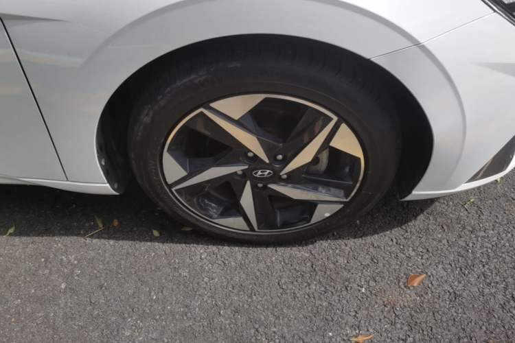 Used Hyundai Elantra 2021 1.5L CVT LUX Prestige Edition Right Front Wheel Hub