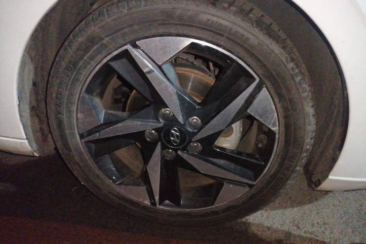 Used Hyundai Elantra 2021 1.5L CVT LUX Prestige Edition Right Front Wheel Hub