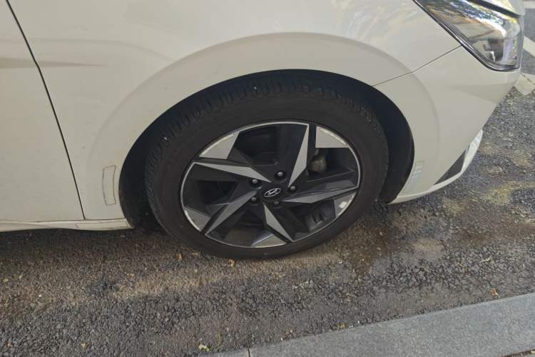 Used Hyundai Elantra 2021 1.5L CVT LUX Prestige Edition Right Front Wheel Hub