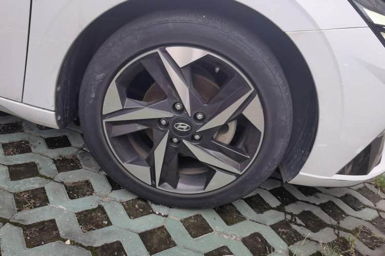 Used Hyundai Elantra 2021 1.5L CVT GLX Elite Edition Right Front Wheel Hub