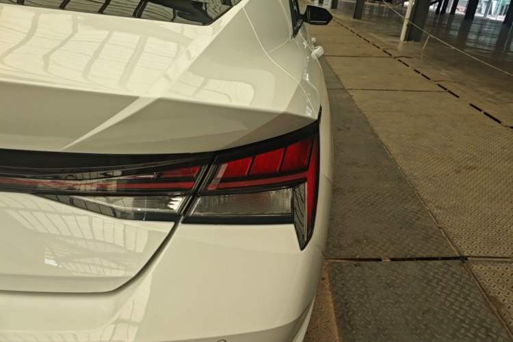 Used Hyundai Elantra 2021 1.5L CVT LUX Prestige Edition Right Rear Taillight