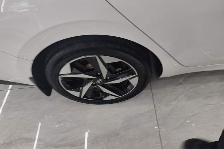Used Hyundai Elantra 2021 1.5L CVT LUX Prestige Edition Right Rear Wheel Hub