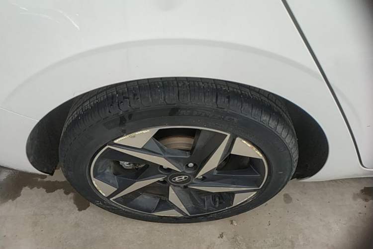 Used Hyundai Elantra 2021 1.5L CVT LUX Prestige Edition Right Rear Wheel Hub
