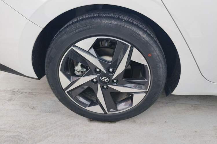 Used Hyundai Elantra 2021 1.5L CVT LUX Prestige Edition Right Rear Wheel Hub