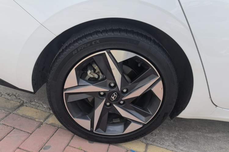 Used Hyundai Elantra 2021 1.5L CVT LUX Prestige Edition Right Rear Wheel Hub
