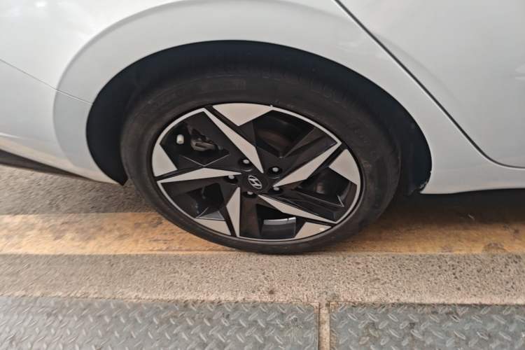 Used Hyundai Elantra 2021 1.5L CVT LUX Prestige Edition Right Rear Wheel Hub