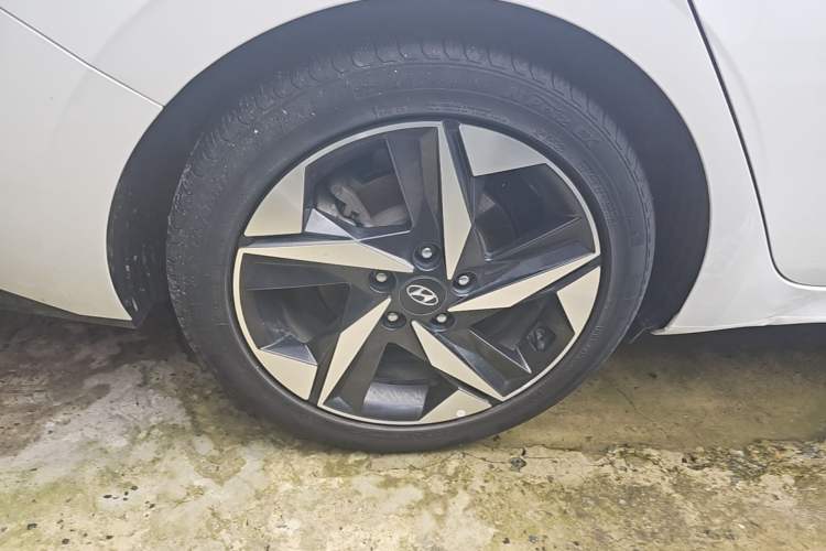 Used Hyundai Elantra 2021 1.5L CVT LUX Prestige Edition Right Rear Wheel Hub