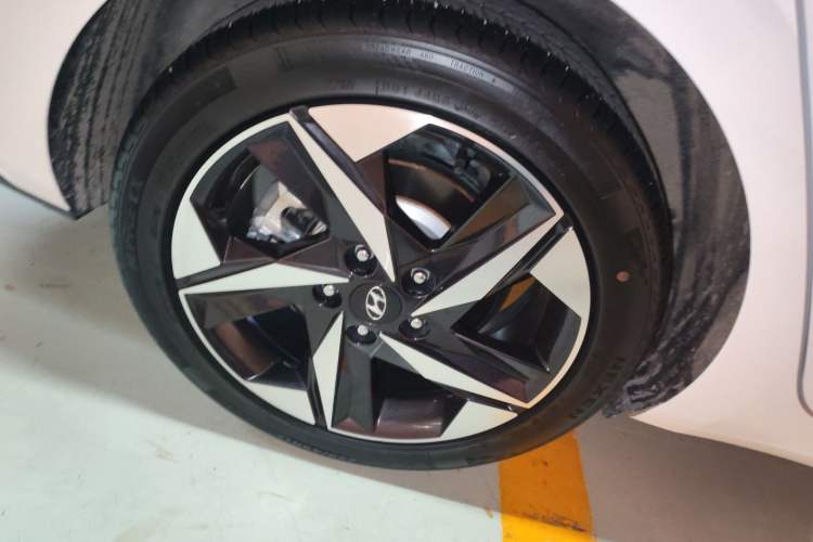 Used Hyundai Elantra 2021 1.5L CVT GLX Elite Edition Right Rear Wheel Hub