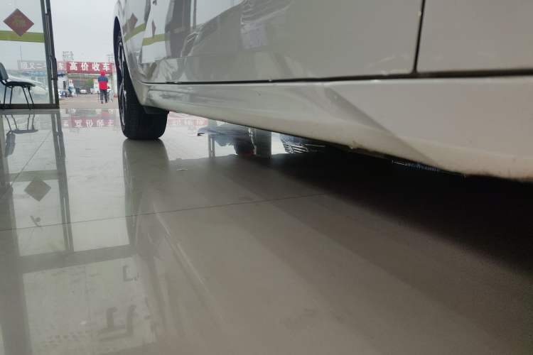 Used Hyundai Elantra 2021 1.5L CVT LUX Prestige Edition Right Side Sill