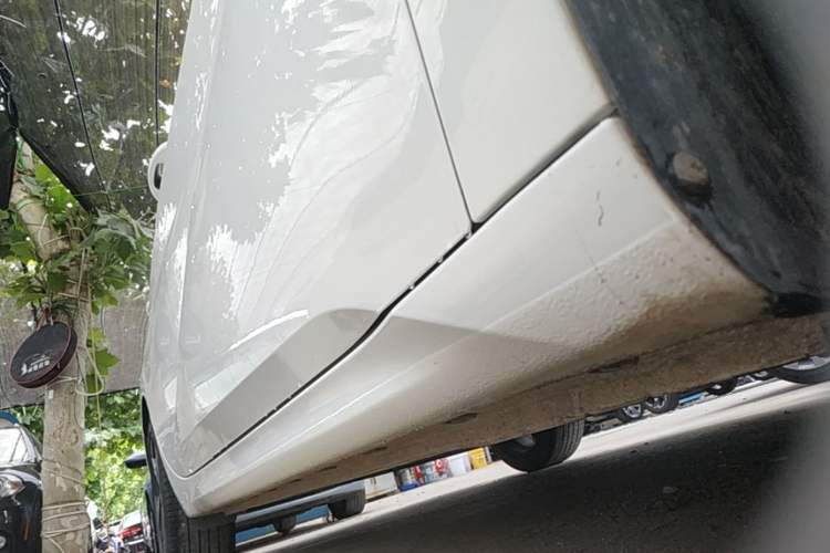 Used Hyundai Elantra 2021 1.5L CVT LUX Prestige Edition Right Side Sill