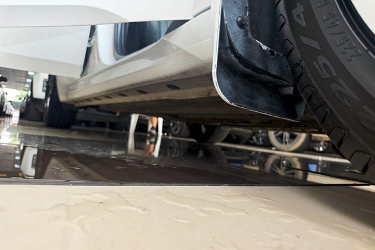 Used Hyundai Elantra 2021 1.5L CVT GLX Elite Edition Right Side Sill