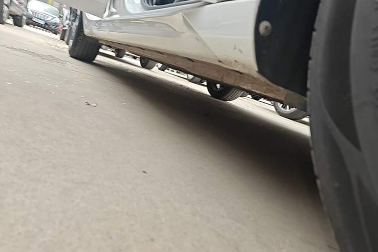 Used Hyundai Elantra 2021 1.5L CVT LUX Prestige Edition Right Side Sill