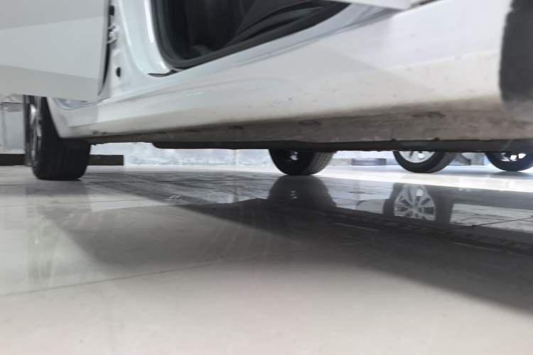Used Hyundai Elantra 2021 240TGDi DCT LUX Prestige Edition Right Side Sill