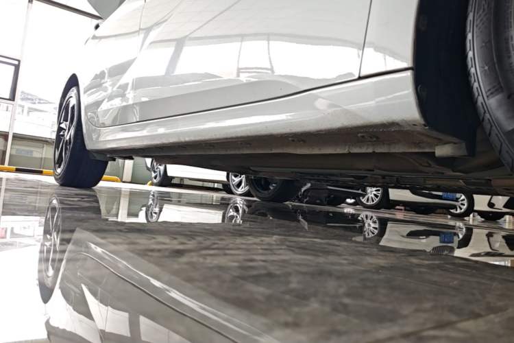Used Hyundai Elantra 2021 1.5L CVT GLX Elite Edition Right Side Sill