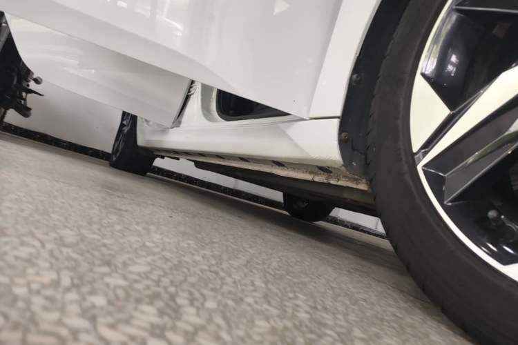 Used Hyundai Elantra 2021 240TGDi DCT LUX Prestige Edition Right Side Sill