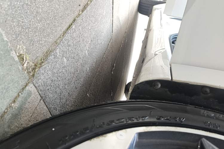 Used Hyundai Elantra 2021 1.5L CVT LUX Prestige Edition Right Side Sill