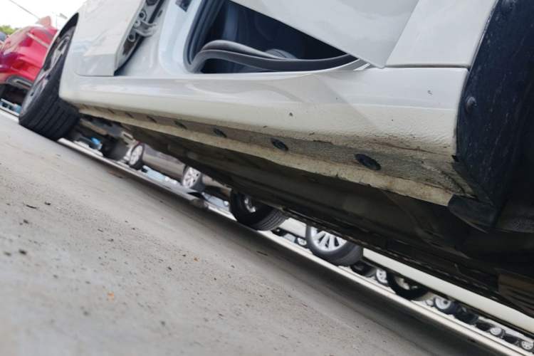 Used Hyundai Elantra 2021 1.5L CVT LUX Prestige Edition Right Side Sill