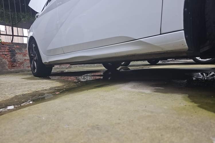 Used Hyundai Elantra 2021 1.5L CVT LUX Prestige Edition Right Side Sill