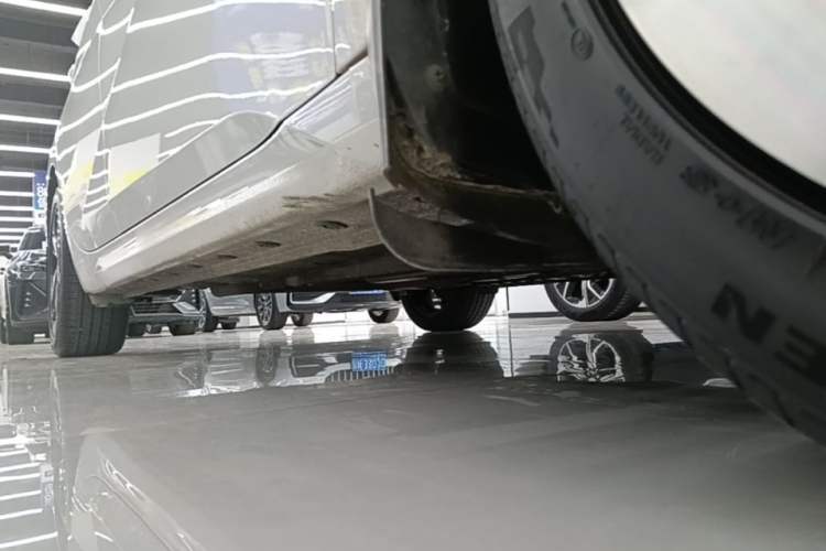 Used Hyundai Elantra 2021 1.5L CVT LUX Prestige Edition Right Side Sill
