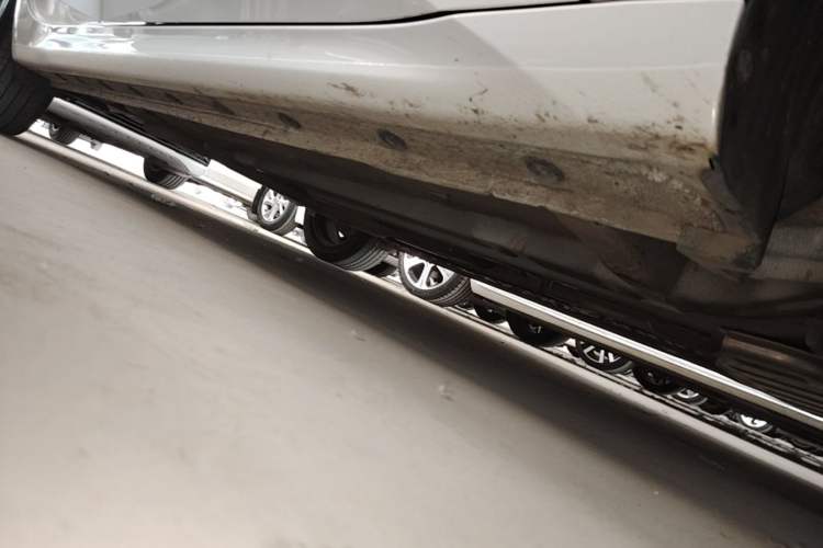 Used Hyundai Elantra 2021 1.5L CVT GLX Elite Edition Right Side Sill