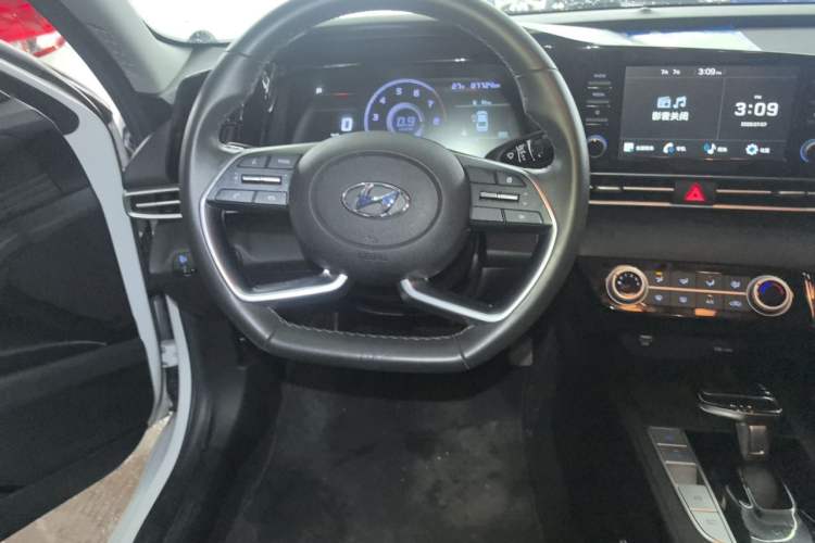 Used Hyundai Elantra 2021 1.5L CVT GLX Elite Edition Steering Wheel