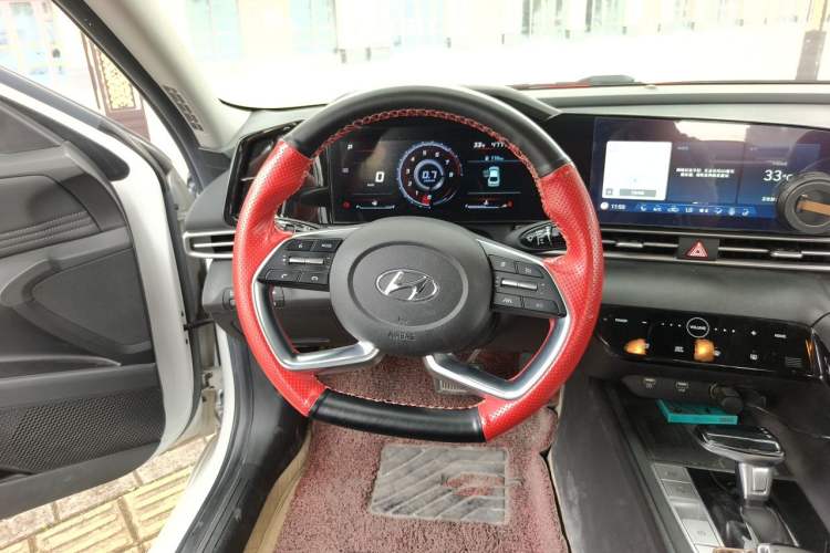 Used Hyundai Elantra 2021 1.5L CVT LUX Prestige Edition Steering Wheel