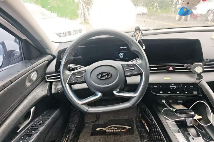 Used Hyundai Elantra 2021 1.5L CVT LUX Prestige Edition Steering Wheel
