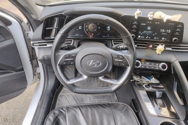 Used Hyundai Elantra 2021 1.5L CVT GLX Elite Edition Steering Wheel